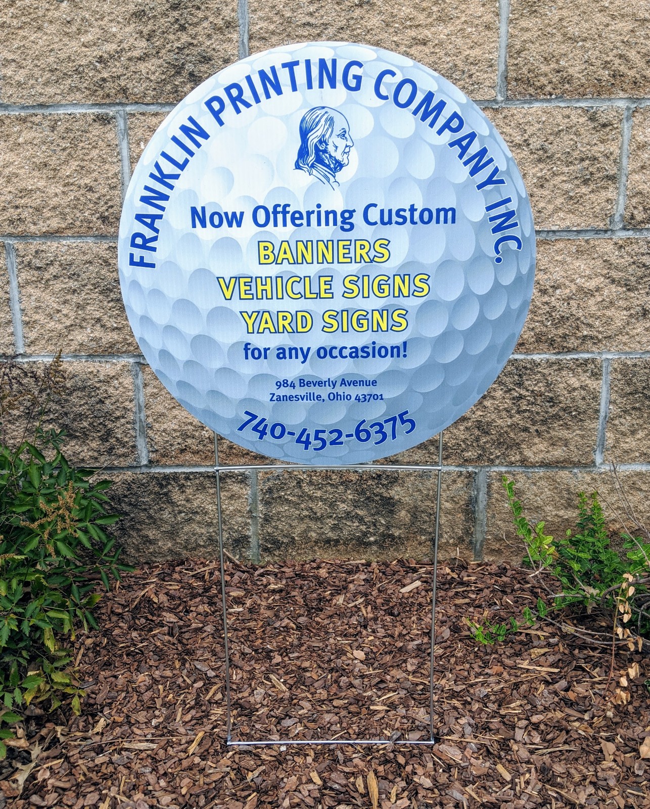 Round golf-ball yard sign advertising custom signs and banners